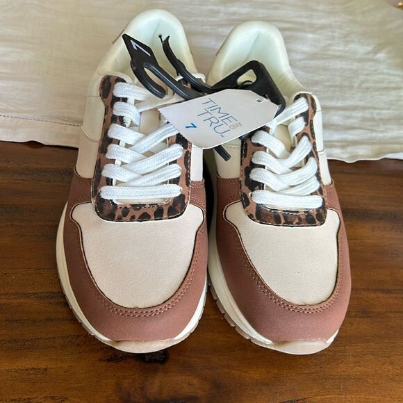 Time and Tru sneakers leopard print Sz 7 NwT memory form - Picture 1 of 6